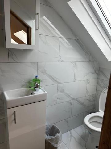 Luton Home Near Airport Private & Shared Bathroom Option Exterior photo